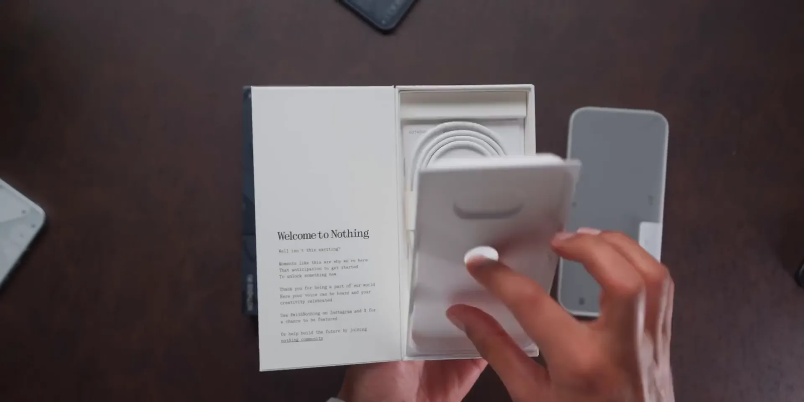 האריזות של Nothing Phone (2A)